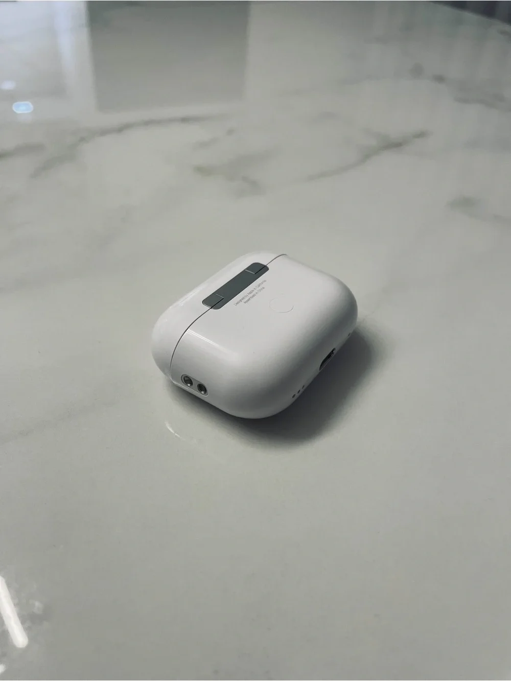Apple AirPods Pro Wireless Charging Case - White